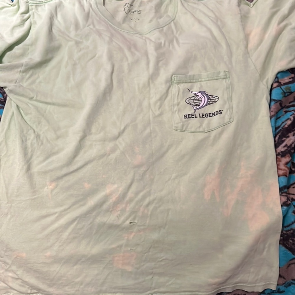A tee shirt